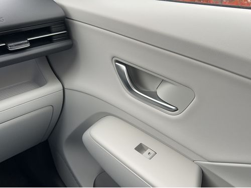 https://csb-strapi-files.fsn1.your-objectstorage.com/inventory-cars/images/4ca1e6e492585328ce39491b183948f4a6d25a59/21_500_3180.jpg