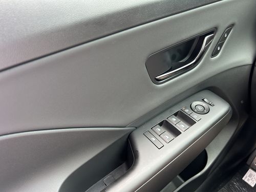 https://csb-strapi-files.fsn1.your-objectstorage.com/inventory-cars/images/4d064d34fc4a555817839b8e7ff914905b72996f/12_500_3170.jpg