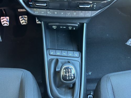 https://csb-strapi-files.fsn1.your-objectstorage.com/inventory-cars/images/4d5fbdfae850c547e8a18236d63d14103c3b9181/18_500_5828.jpg