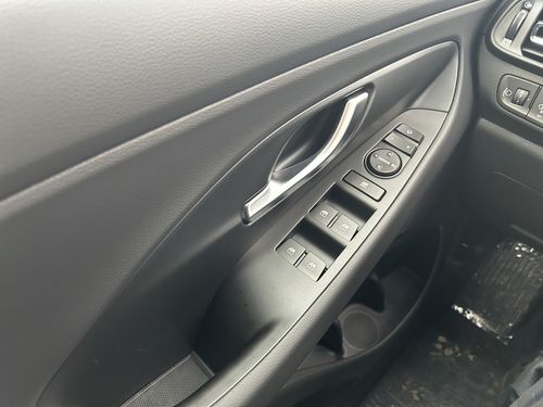 https://csb-strapi-files.fsn1.your-objectstorage.com/inventory-cars/images/4f756884f8ae8311f51ef5f8f744d822c63a4f15/13_500_1700.jpg