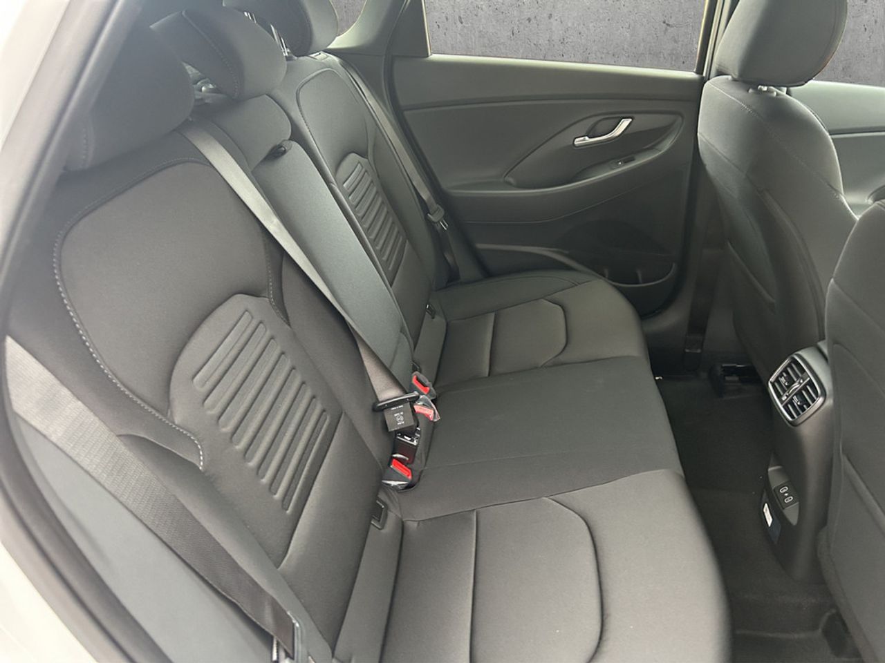 https://csb-strapi-files.fsn1.your-objectstorage.com/inventory-cars/images/4f756884f8ae8311f51ef5f8f744d822c63a4f15/19_1280_3003.jpg