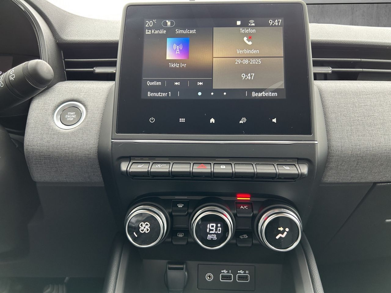 https://csb-strapi-files.fsn1.your-objectstorage.com/inventory-cars/images/525dd8a725b197cce76e3ccd852d009393eabc5e/12_1280_3630.jpg