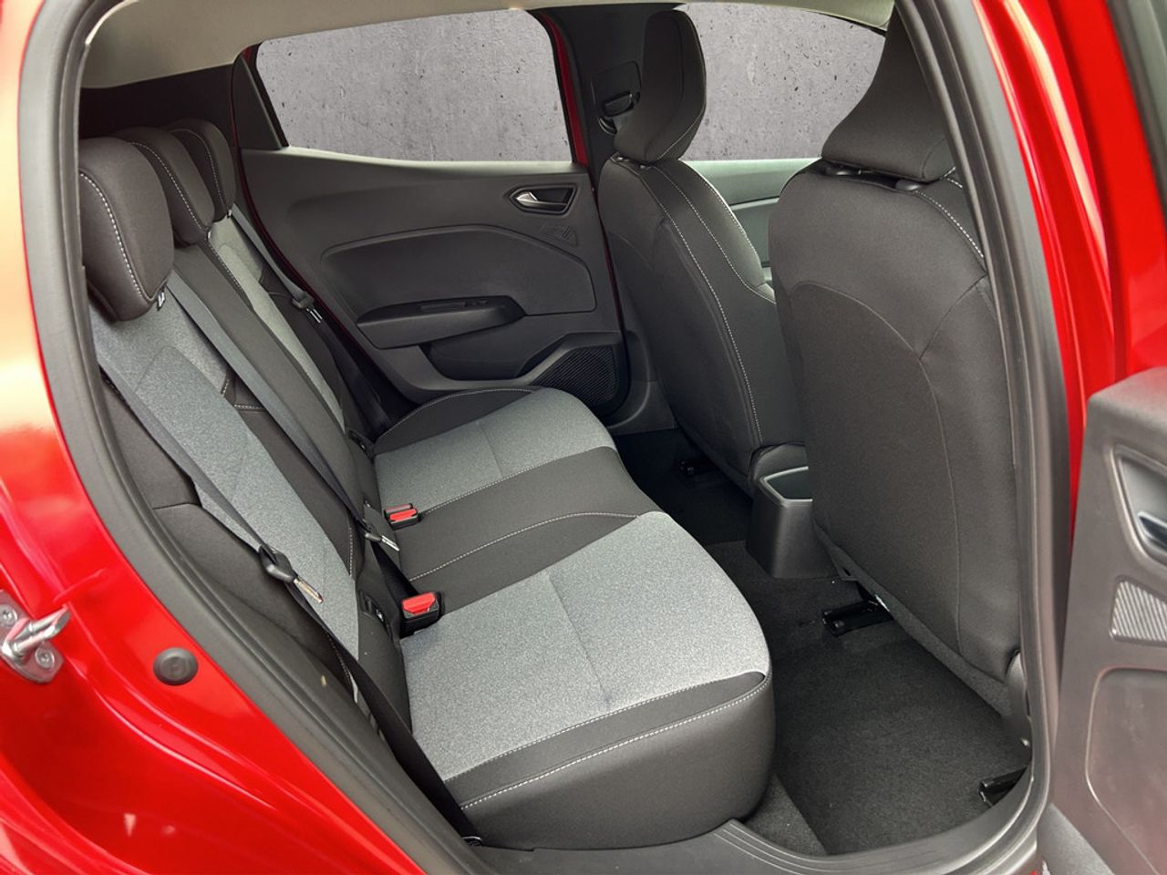https://csb-strapi-files.fsn1.your-objectstorage.com/inventory-cars/images/525dd8a725b197cce76e3ccd852d009393eabc5e/18_1280_3597.jpg