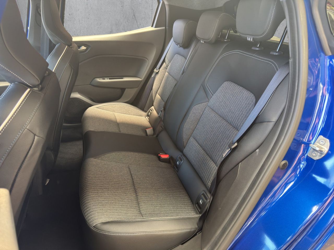 https://csb-strapi-files.fsn1.your-objectstorage.com/inventory-cars/images/539a2b0e4a11d25b89732327152aee8da43f680d/14_1280_2367.jpg