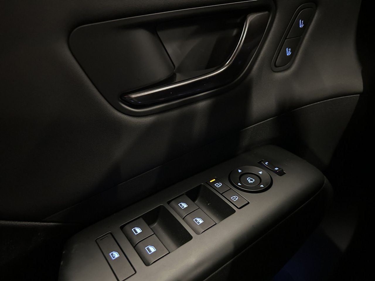 https://csb-strapi-files.fsn1.your-objectstorage.com/inventory-cars/images/53b13dc2433815e4af6bd11b8f12dac29d923467/13_1280_5976.jpg