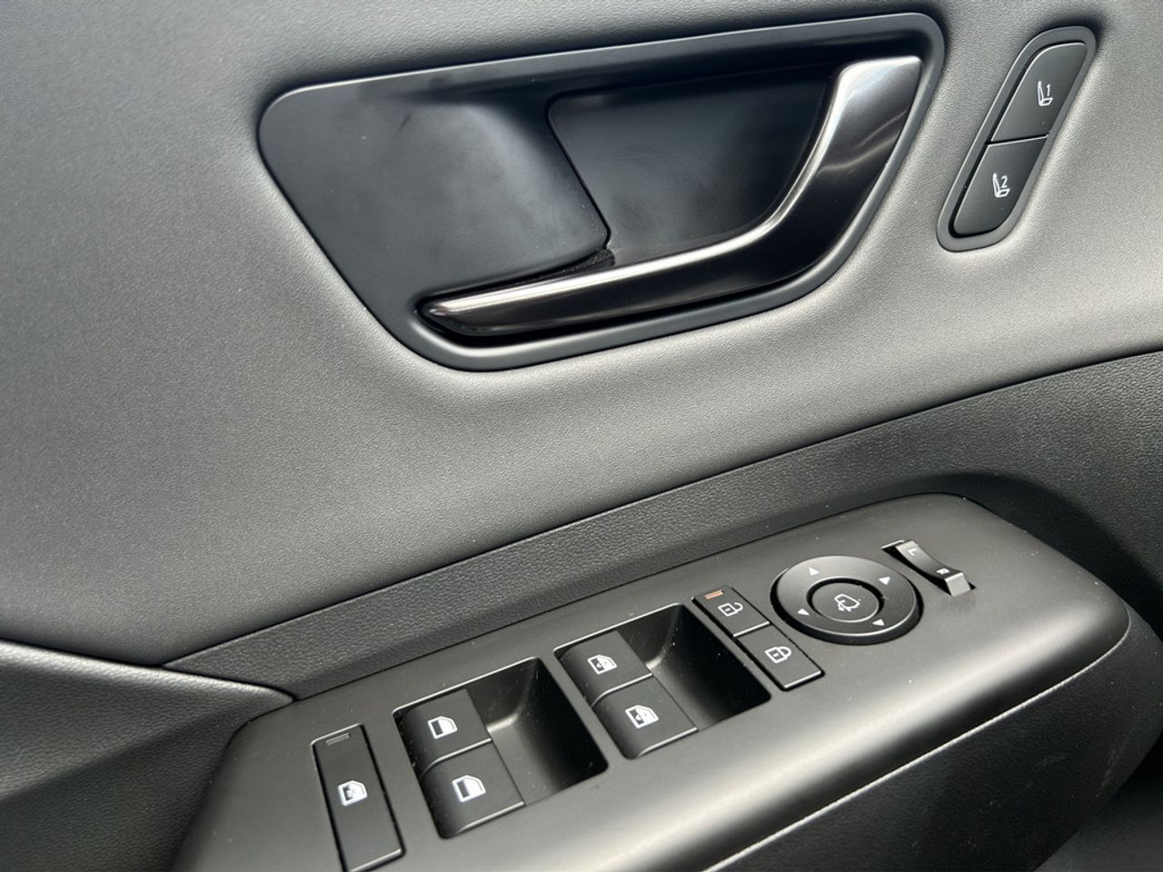 https://csb-strapi-files.fsn1.your-objectstorage.com/inventory-cars/images/542b9dab96fc74b2effe7ea53fd5f4adaaace610/13_1280_8464.jpg