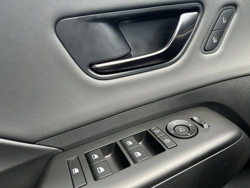 https://csb-strapi-files.fsn1.your-objectstorage.com/inventory-cars/images/542b9dab96fc74b2effe7ea53fd5f4adaaace610/13_500_3058.jpg