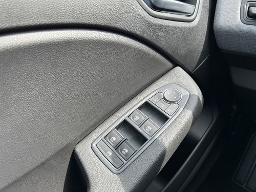 https://csb-strapi-files.fsn1.your-objectstorage.com/inventory-cars/images/54512fc30faa403b4cc43f6e516aa3ba20c95dc9/13_500_9500.jpg