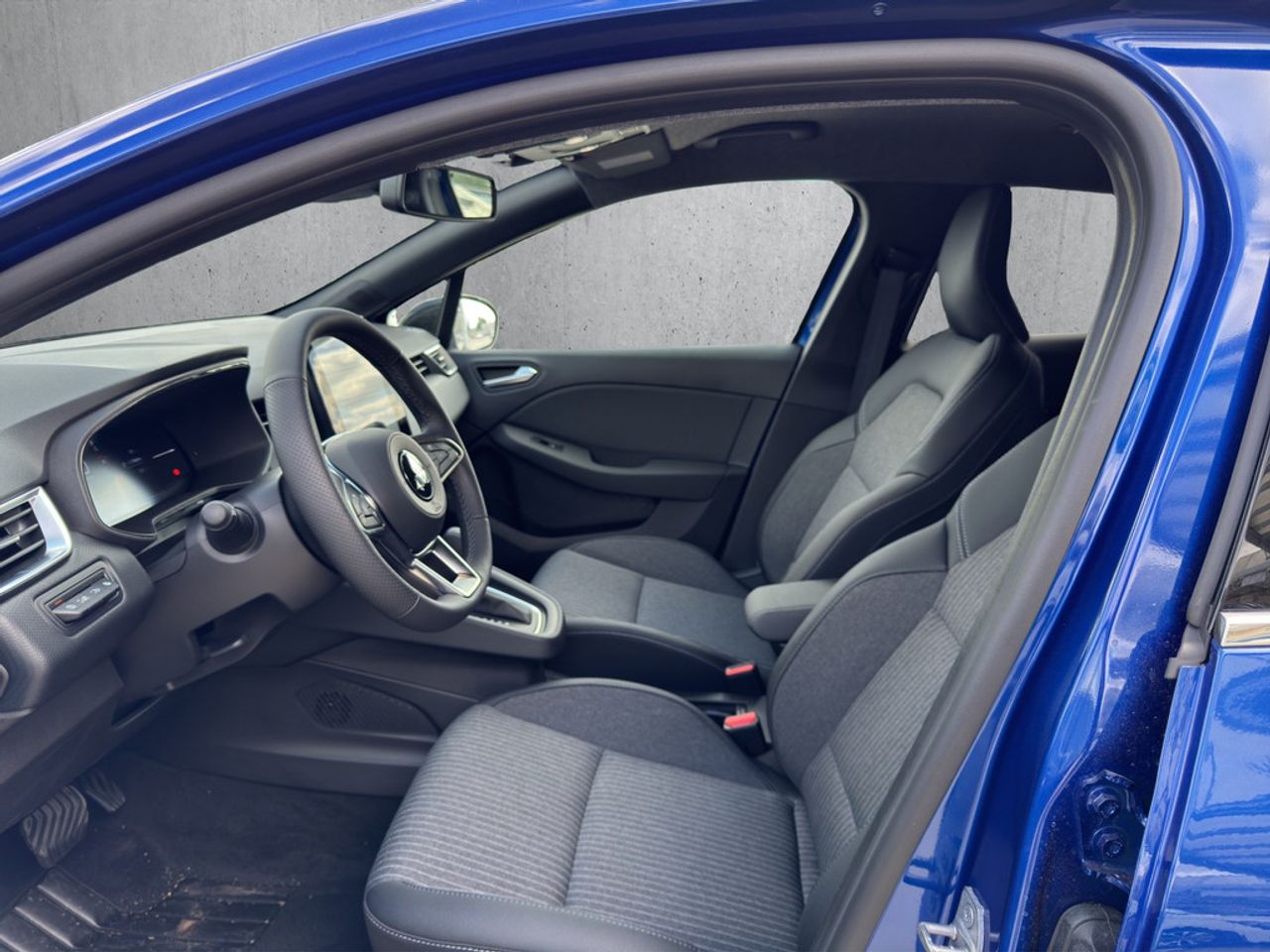 https://csb-strapi-files.fsn1.your-objectstorage.com/inventory-cars/images/54e634b66994efb76aa507009f7d5d4ab8bf92c8/10_1280_7561.jpg