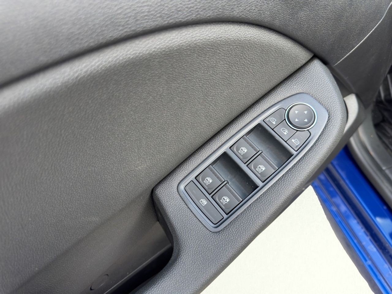 https://csb-strapi-files.fsn1.your-objectstorage.com/inventory-cars/images/54e634b66994efb76aa507009f7d5d4ab8bf92c8/11_1280_8910.jpg