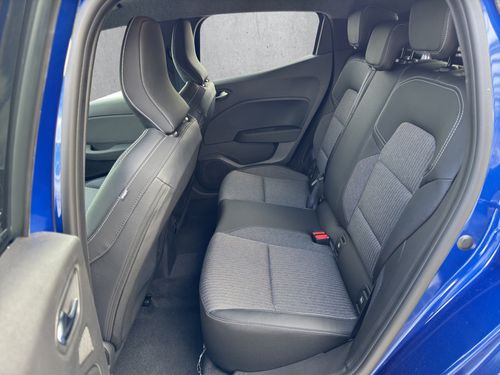https://csb-strapi-files.fsn1.your-objectstorage.com/inventory-cars/images/54e634b66994efb76aa507009f7d5d4ab8bf92c8/12_500_2450.jpg