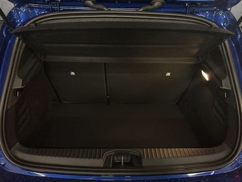 https://csb-strapi-files.fsn1.your-objectstorage.com/inventory-cars/images/54e634b66994efb76aa507009f7d5d4ab8bf92c8/22_500_6386.jpg