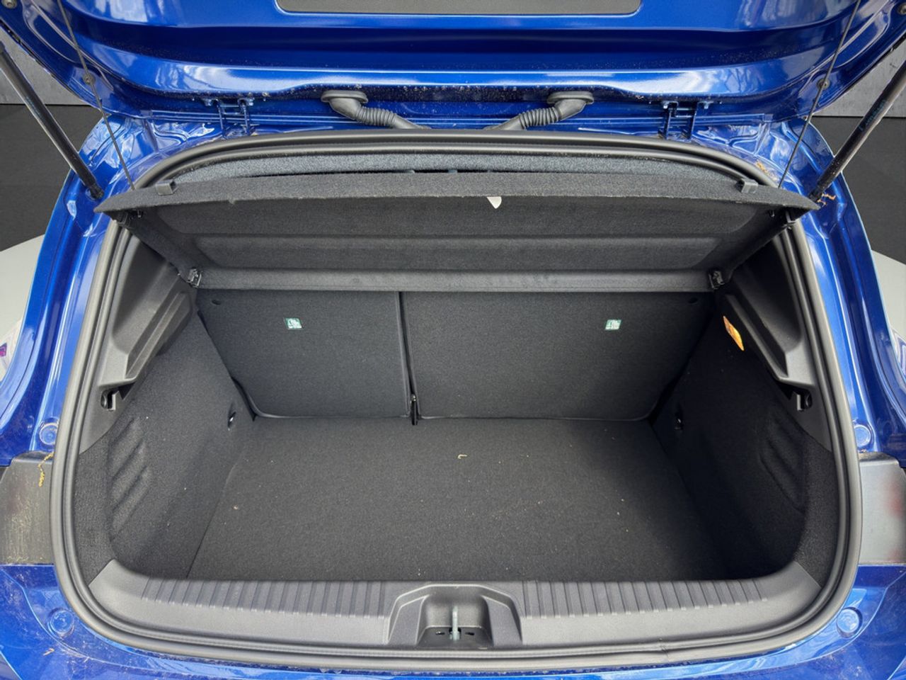 https://csb-strapi-files.fsn1.your-objectstorage.com/inventory-cars/images/54e634b66994efb76aa507009f7d5d4ab8bf92c8/5_1280_6625.jpg