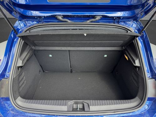https://csb-strapi-files.fsn1.your-objectstorage.com/inventory-cars/images/54e634b66994efb76aa507009f7d5d4ab8bf92c8/5_500_7527.jpg