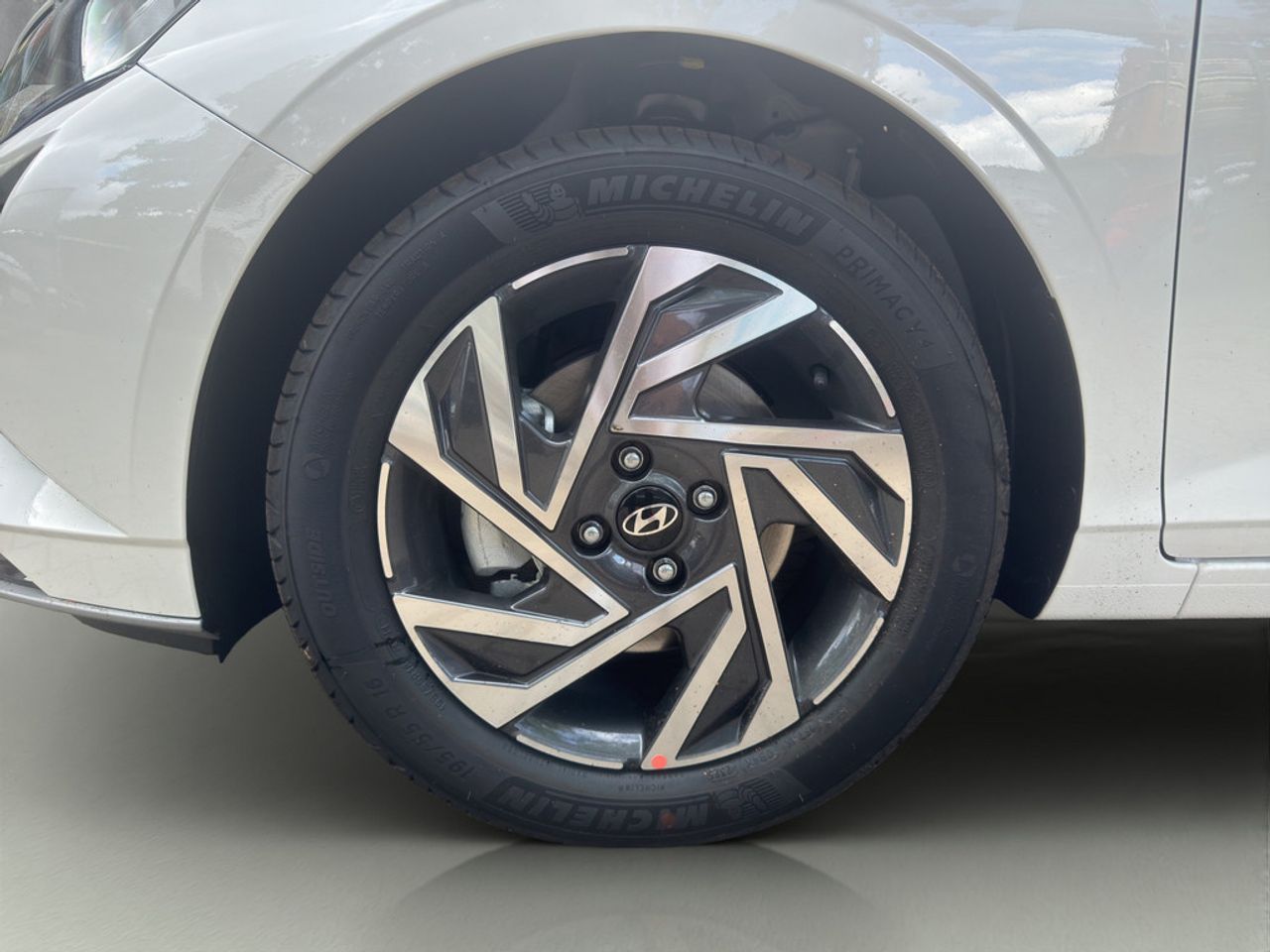 https://csb-strapi-files.fsn1.your-objectstorage.com/inventory-cars/images/55352d86719c11ae9b6677a82f2dd1136f69c944/2_1280_7028.jpg