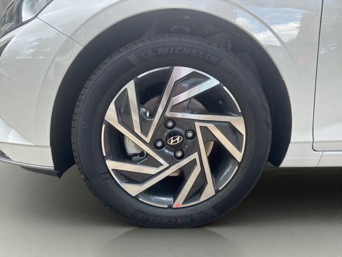 https://csb-strapi-files.fsn1.your-objectstorage.com/inventory-cars/images/55352d86719c11ae9b6677a82f2dd1136f69c944/2_500_9042.jpg