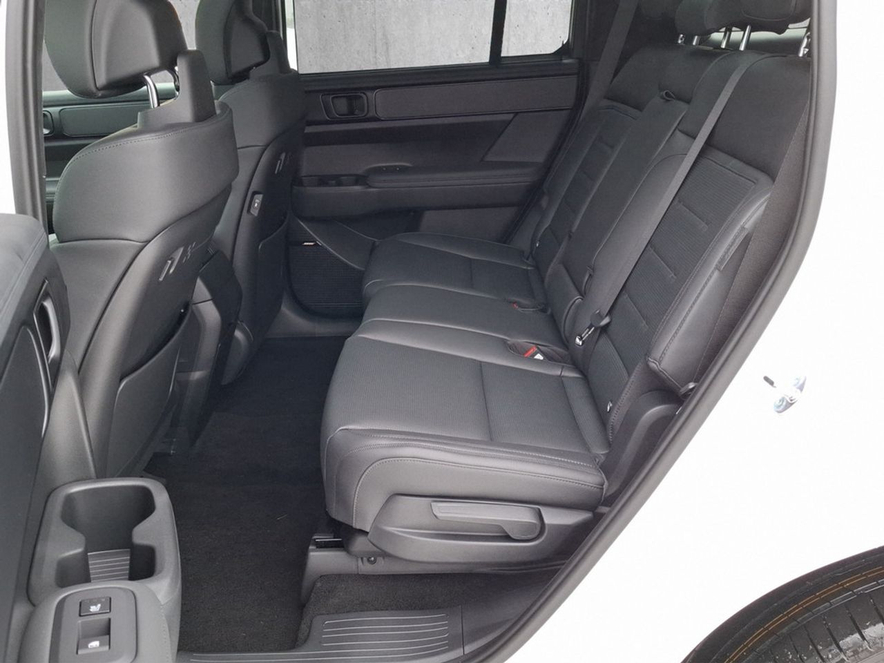 https://csb-strapi-files.fsn1.your-objectstorage.com/inventory-cars/images/55f08dc8a2ea4da9c638ce5266f10920e8f26b6e/15_1280_3437.jpg
