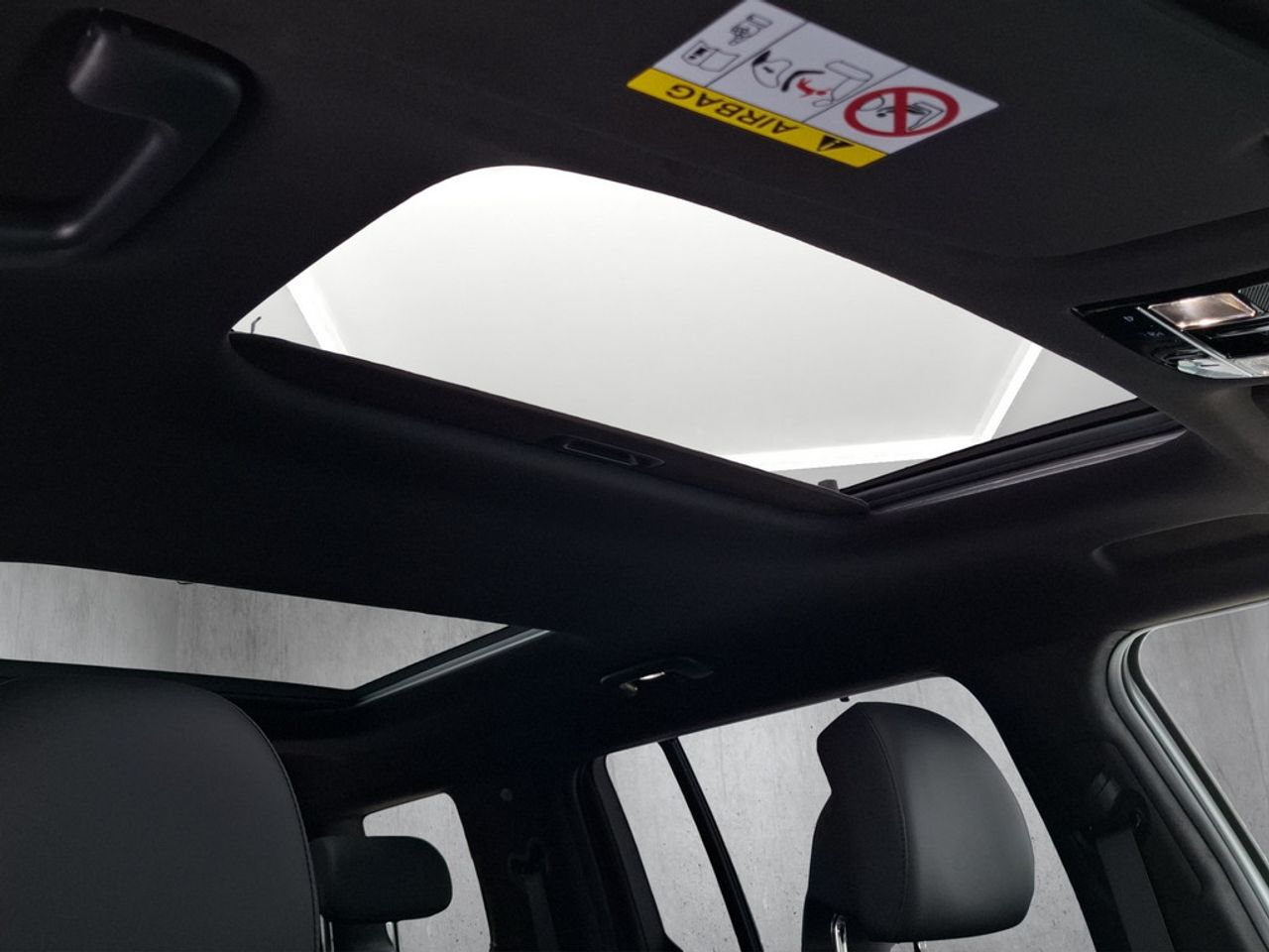 https://csb-strapi-files.fsn1.your-objectstorage.com/inventory-cars/images/55f08dc8a2ea4da9c638ce5266f10920e8f26b6e/22_1280_1436.jpg