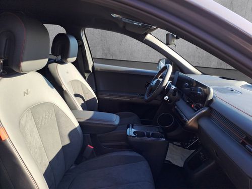 https://csb-strapi-files.fsn1.your-objectstorage.com/inventory-cars/images/5702e5e429993df748b68d2d446151aa2af4cd39/20_500_7318.jpg