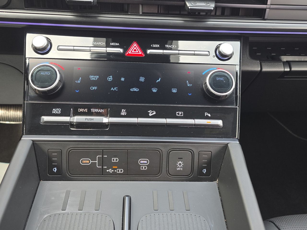 https://csb-strapi-files.fsn1.your-objectstorage.com/inventory-cars/images/577b90836b53b0afbe3ea3a98eb0d0b95878242b/17_1280_6843.jpg