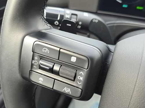 https://csb-strapi-files.fsn1.your-objectstorage.com/inventory-cars/images/577b90836b53b0afbe3ea3a98eb0d0b95878242b/21_500_8721.jpg