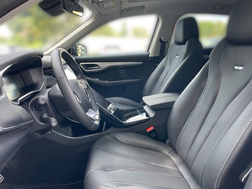 https://csb-strapi-files.fsn1.your-objectstorage.com/inventory-cars/images/577f8a276d6872b01ad9712cf33c9327cb882ea4/6_500_3111.jpg