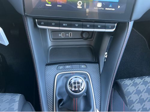 https://csb-strapi-files.fsn1.your-objectstorage.com/inventory-cars/images/593eb73df0d9f63364bd258f2dfab2d3d1cdc724/16_500_6572.jpg