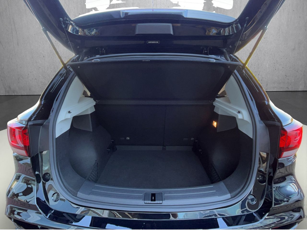 https://csb-strapi-files.fsn1.your-objectstorage.com/inventory-cars/images/593eb73df0d9f63364bd258f2dfab2d3d1cdc724/17_1280_6983.jpg