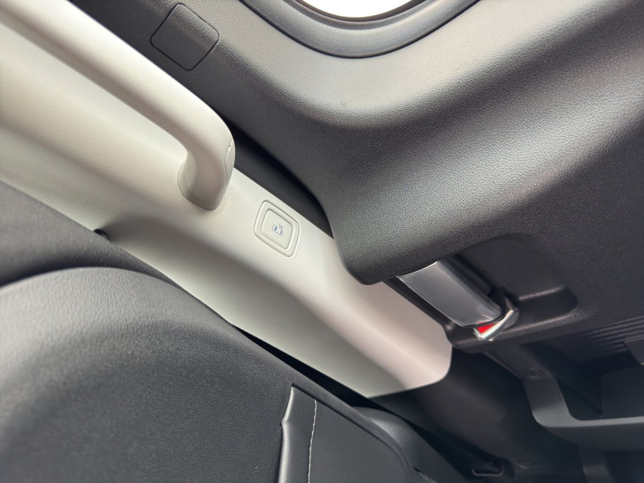 https://csb-strapi-files.fsn1.your-objectstorage.com/inventory-cars/images/5972cfcb5f509f2220fb24e42e6b7a80e0a556ac/20_1280_3295.jpg