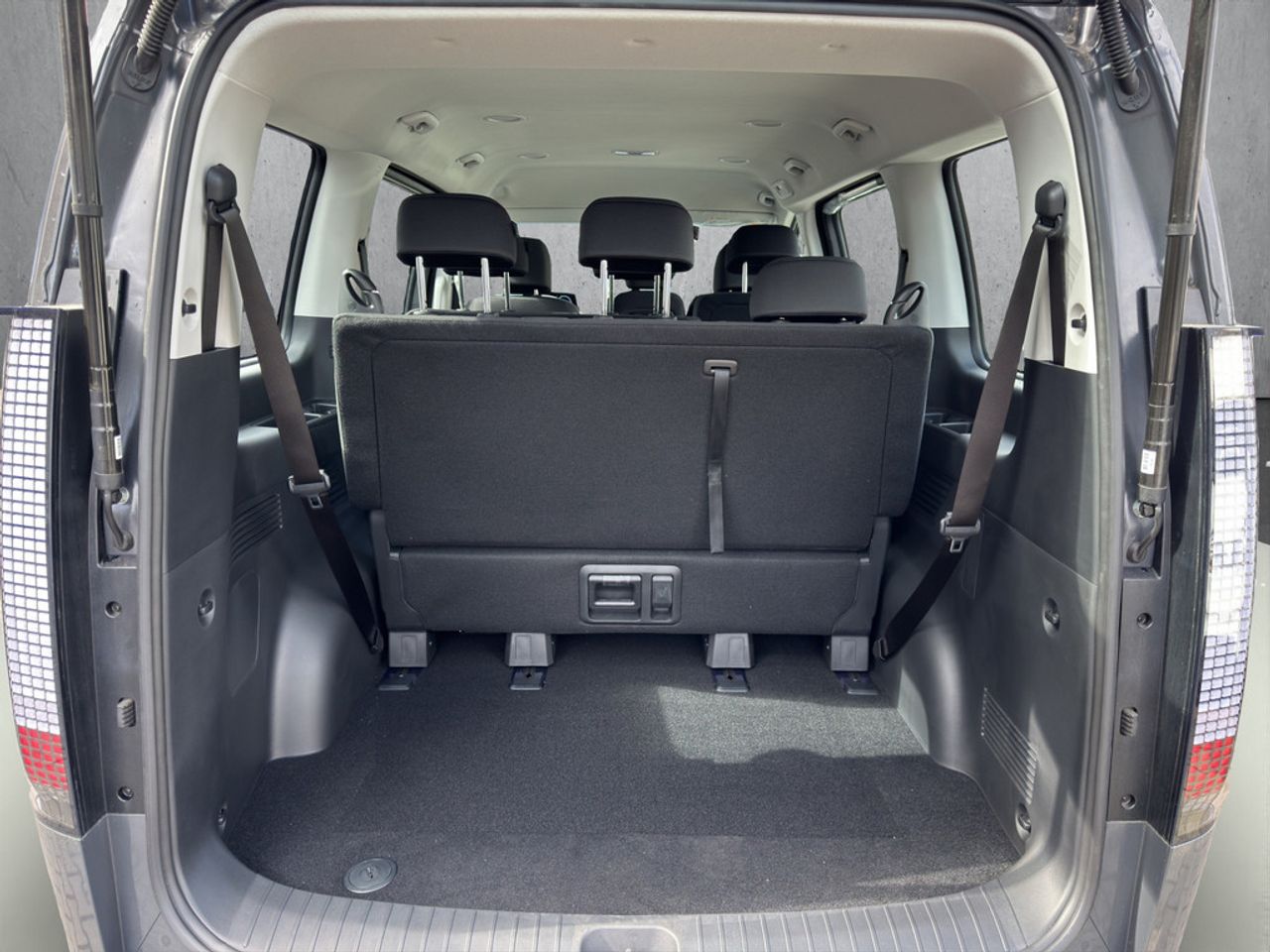 https://csb-strapi-files.fsn1.your-objectstorage.com/inventory-cars/images/5972cfcb5f509f2220fb24e42e6b7a80e0a556ac/5_1280_7516.jpg