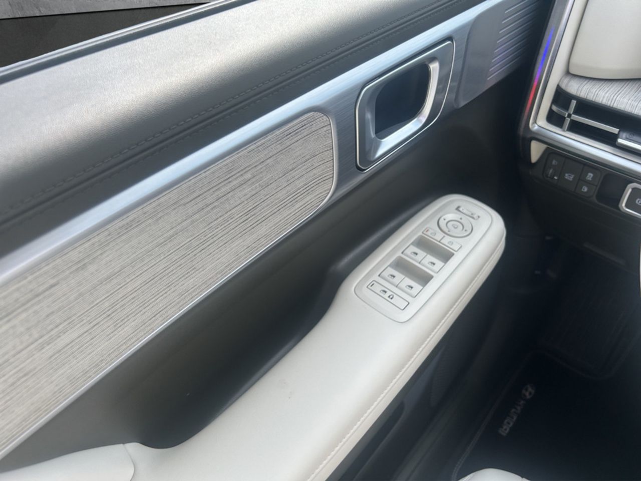https://csb-strapi-files.fsn1.your-objectstorage.com/inventory-cars/images/59a2ee54cb72c509d28101e4501a0cfb6feb9795/13_1280_3580.jpg