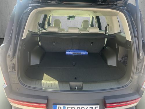 https://csb-strapi-files.fsn1.your-objectstorage.com/inventory-cars/images/59a2ee54cb72c509d28101e4501a0cfb6feb9795/18_500_7214.jpg