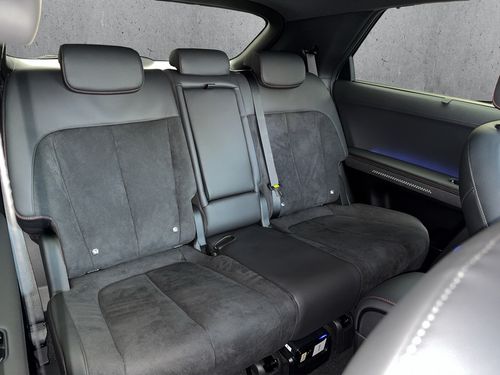 https://csb-strapi-files.fsn1.your-objectstorage.com/inventory-cars/images/5acdf3f006bb0c79fb016f76418193c50d5375a0/18_500_6209.jpg
