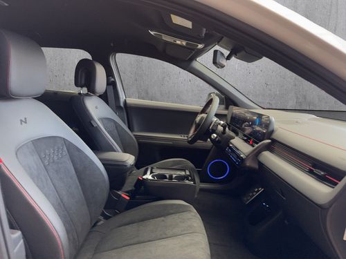 https://csb-strapi-files.fsn1.your-objectstorage.com/inventory-cars/images/5acdf3f006bb0c79fb016f76418193c50d5375a0/19_500_3411.jpg