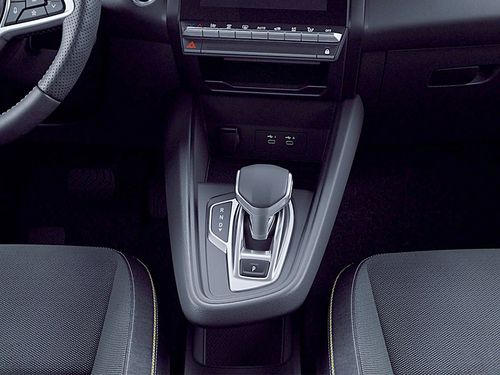 https://csb-strapi-files.fsn1.your-objectstorage.com/inventory-cars/images/5afc65cec301b347c4ef8785f5f586098c897e8d/11_500_6384.jpg