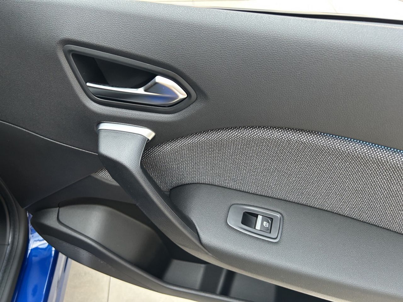 https://csb-strapi-files.fsn1.your-objectstorage.com/inventory-cars/images/5afc65cec301b347c4ef8785f5f586098c897e8d/20_1280_3553.jpg