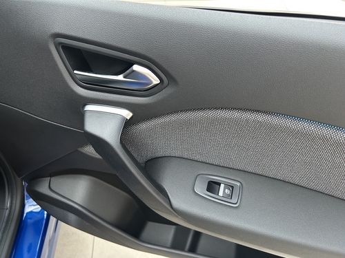 https://csb-strapi-files.fsn1.your-objectstorage.com/inventory-cars/images/5afc65cec301b347c4ef8785f5f586098c897e8d/20_500_1528.jpg