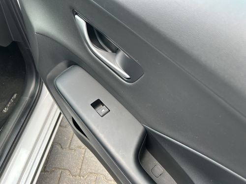 https://csb-strapi-files.fsn1.your-objectstorage.com/inventory-cars/images/5b51f2313c49215cf2d2997b69ef04431bfd8016/21_500_3849.jpg