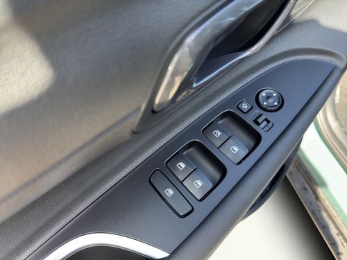 https://csb-strapi-files.fsn1.your-objectstorage.com/inventory-cars/images/5ce89a0d6ca5f046af9b03a81862660496ff11ce/11_500_8759.jpg