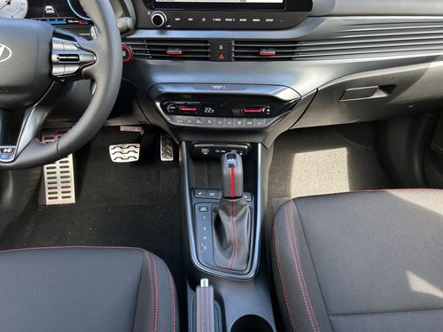 https://csb-strapi-files.fsn1.your-objectstorage.com/inventory-cars/images/5d171ced7f521787b2679397de2963ca2066402b/14_500_1000.jpg