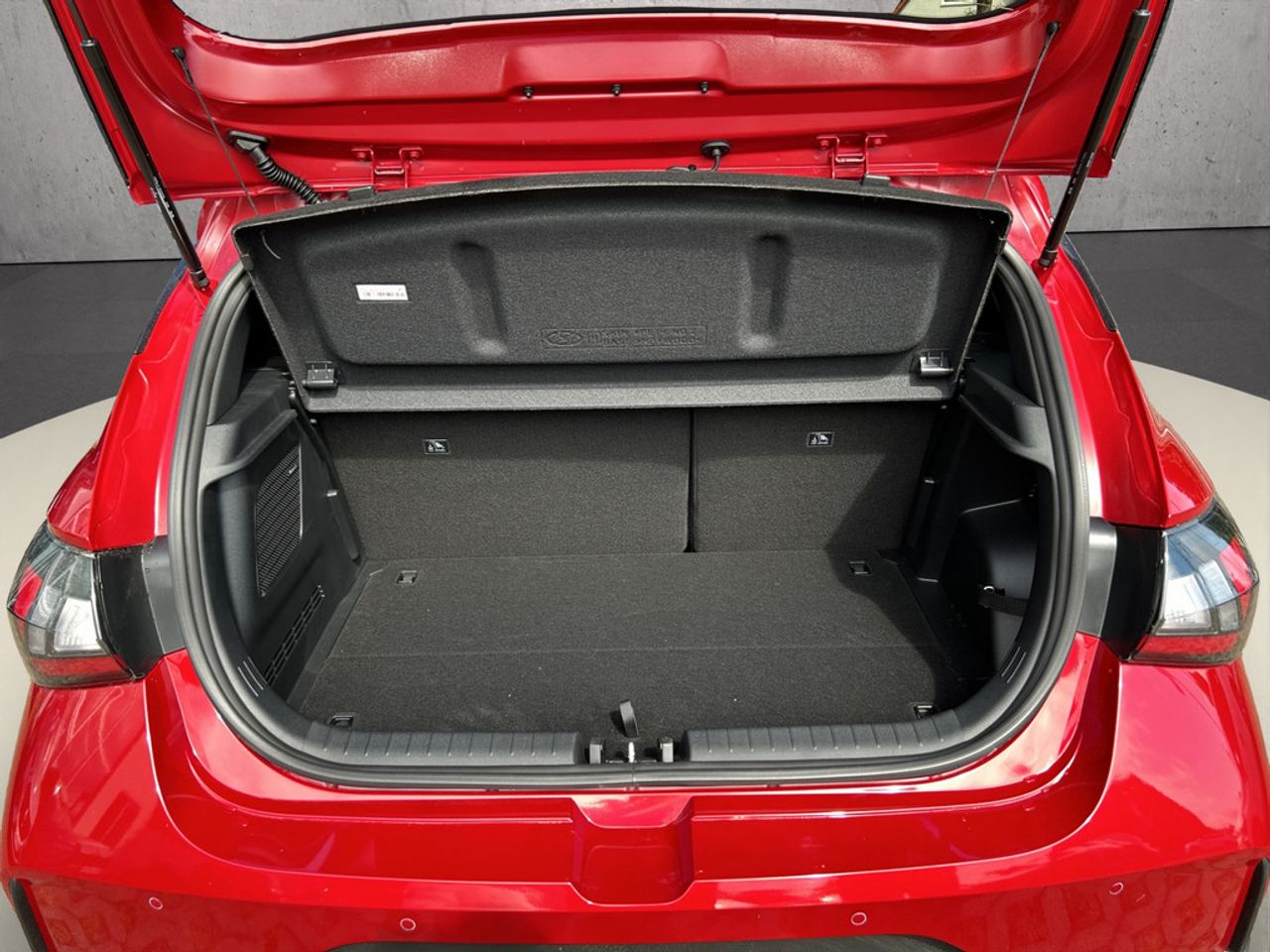 https://csb-strapi-files.fsn1.your-objectstorage.com/inventory-cars/images/5d171ced7f521787b2679397de2963ca2066402b/15_1280_6701.jpg