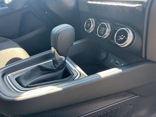 https://csb-strapi-files.fsn1.your-objectstorage.com/inventory-cars/images/5e6abfbc3aa60190da8dafb2c95f0273e1f77521/21_500_9218.jpg
