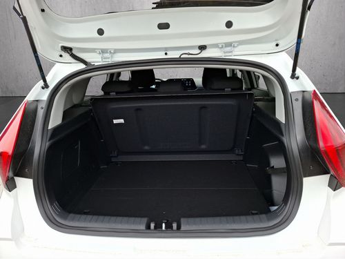 https://csb-strapi-files.fsn1.your-objectstorage.com/inventory-cars/images/63e511f36e03898c5e6c284d80a477d0adb190cd/18_500_7563.jpg