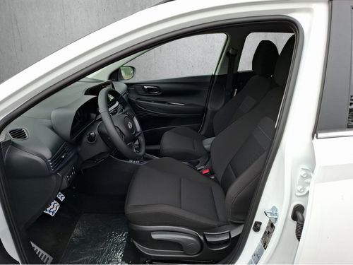https://csb-strapi-files.fsn1.your-objectstorage.com/inventory-cars/images/63e511f36e03898c5e6c284d80a477d0adb190cd/9_500_7334.jpg