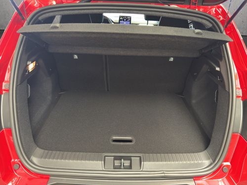 https://csb-strapi-files.fsn1.your-objectstorage.com/inventory-cars/images/645878740d6392793df65e867bedab9665da3751/17_500_8498.jpg