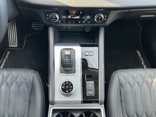 https://csb-strapi-files.fsn1.your-objectstorage.com/inventory-cars/images/64a79f91b4cd112aaaaa216e0a2fb312cc6c4ebe/17_500_4289.jpg