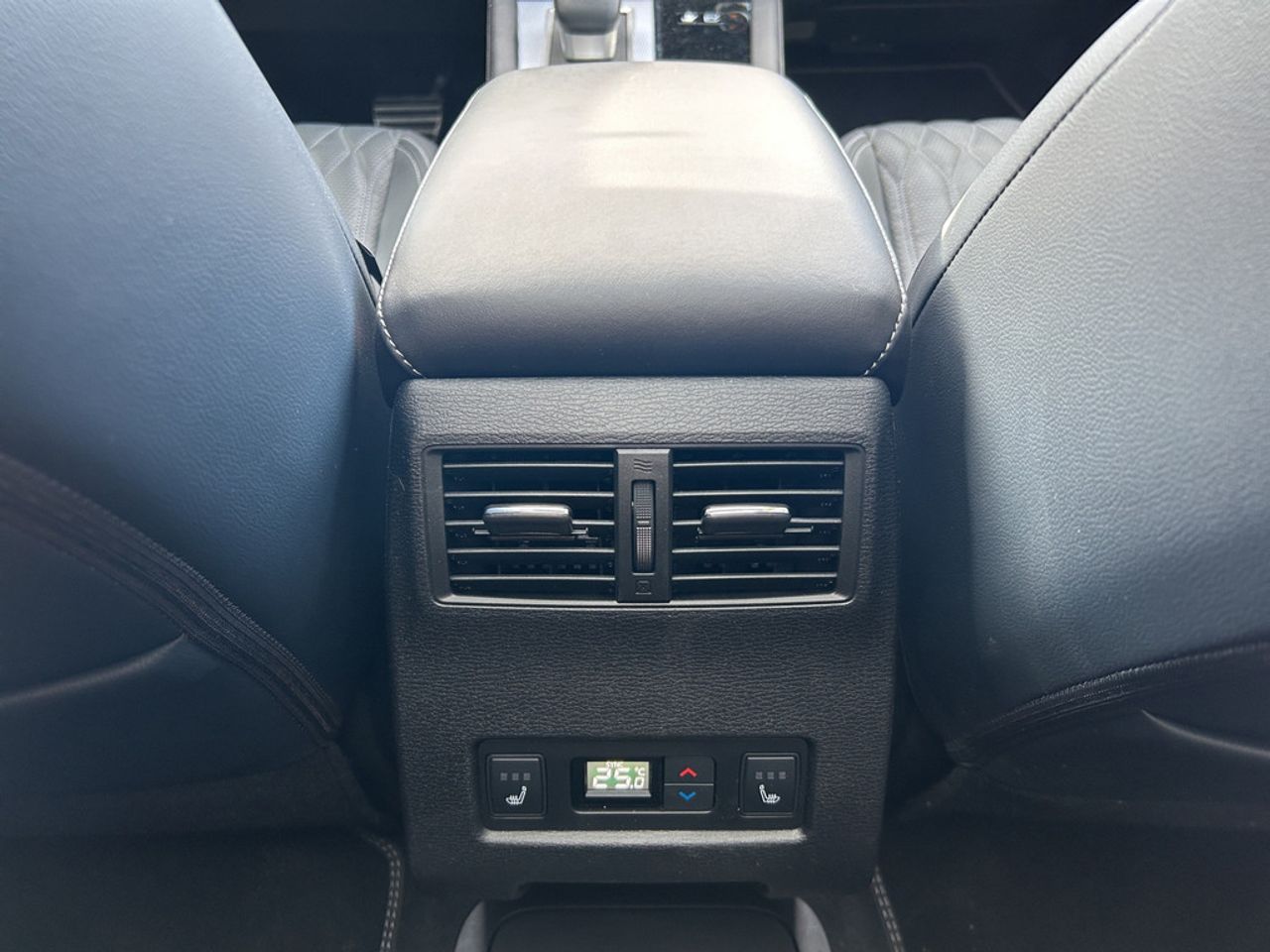 https://csb-strapi-files.fsn1.your-objectstorage.com/inventory-cars/images/64a79f91b4cd112aaaaa216e0a2fb312cc6c4ebe/22_1280_3736.jpg