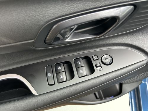 https://csb-strapi-files.fsn1.your-objectstorage.com/inventory-cars/images/65560938b35dad819d2af1e1bb6824aa1a47a2d7/11_500_3620.jpg