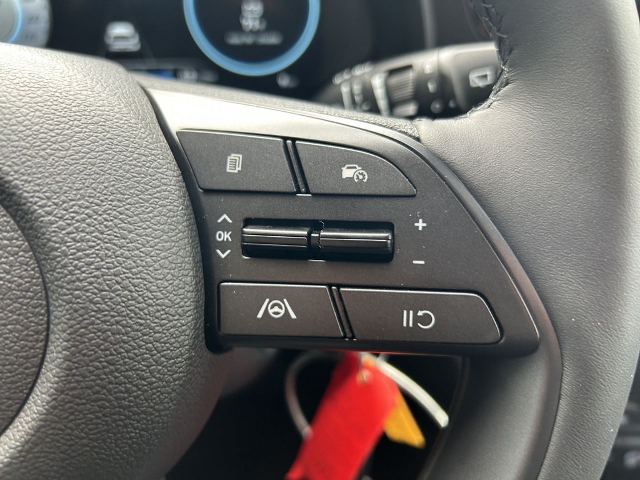 https://csb-strapi-files.fsn1.your-objectstorage.com/inventory-cars/images/65560938b35dad819d2af1e1bb6824aa1a47a2d7/23_1280_2612.jpg