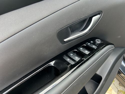 https://csb-strapi-files.fsn1.your-objectstorage.com/inventory-cars/images/65d9039d8886d7404ea91dbebc9962a4243ada5e/10_500_8246.jpg